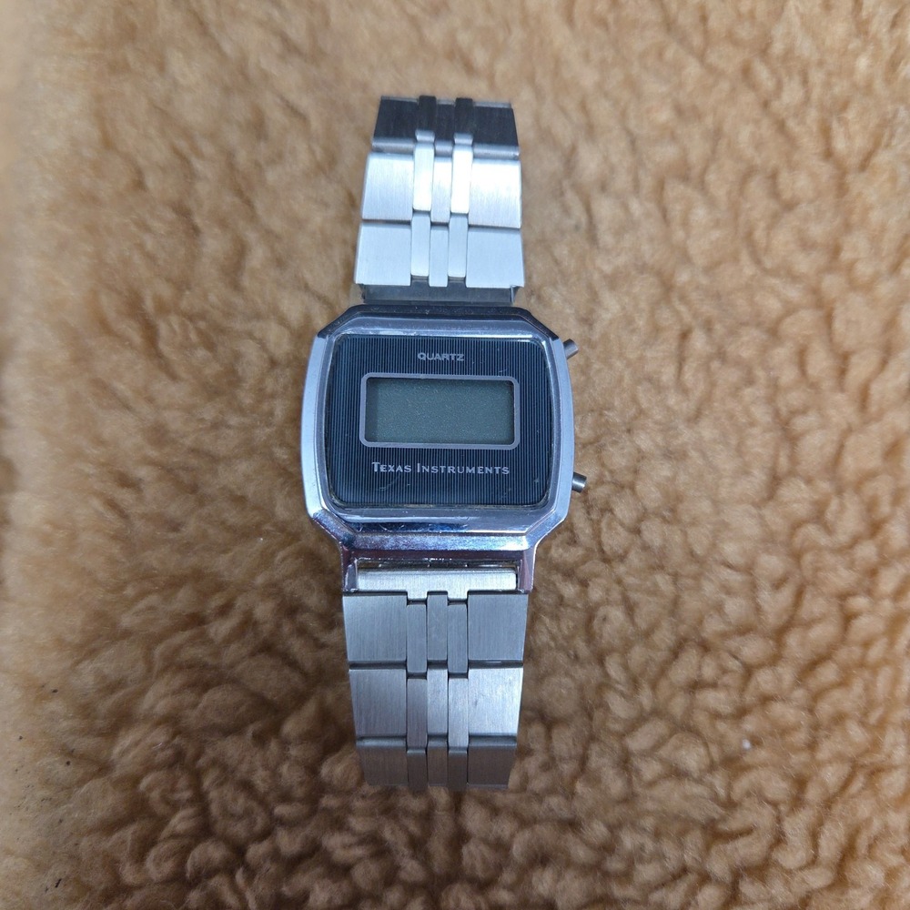 VTG Mens Texas Instruments LCD Steel Tone Quartz Watch - Untested Needs Battery